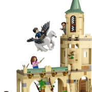 LEGO Harry Potter Hogwarts Courtyard Sirius's Rescue 76401 - Image 3