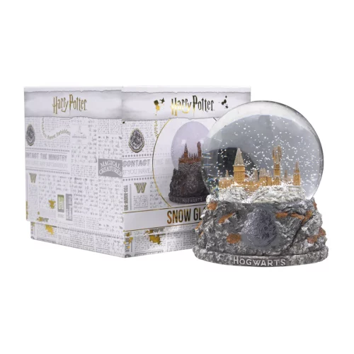 Hogwarts castle snow globe